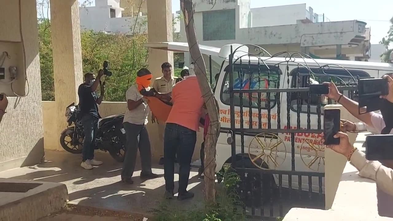 भीलवाड़ा में तीन हत्याओं से सनसनी, मंदिर में बुजुर्ग की हत्या करने वाले के घर दो और शव मिले2 भीलवाड़ा में तीन हत्याओं से सनसनी, मंदिर में बुजुर्ग की हत्या करने वाले के घर दो और शव मिले2