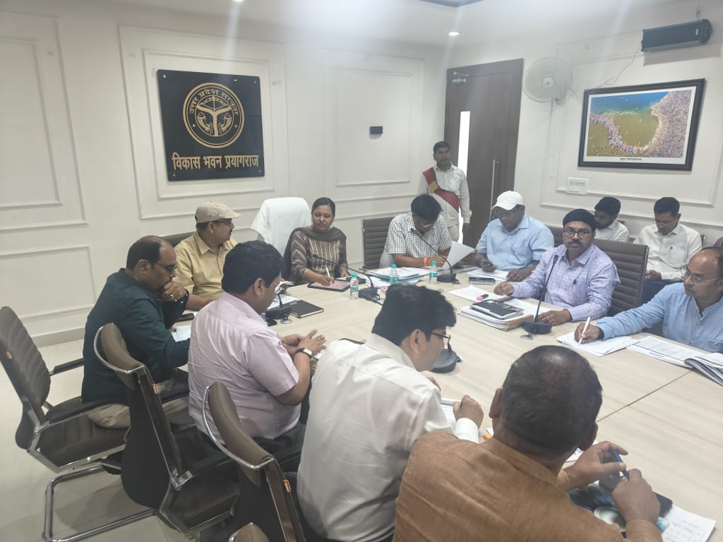 विकास भवन प्रयागराज में समीक्षा बैठक करती नवागंतुक सीडीओ हर्षिका सिंह का छाया चित्र विकास भवन प्रयागराज में समीक्षा बैठक करती नवागंतुक सीडीओ हर्षिका सिंह का छाया चित्र