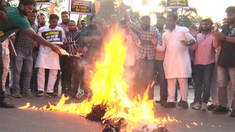आतंकवाद के खिलाफ युवा कांग्रेस में आक्राेश
