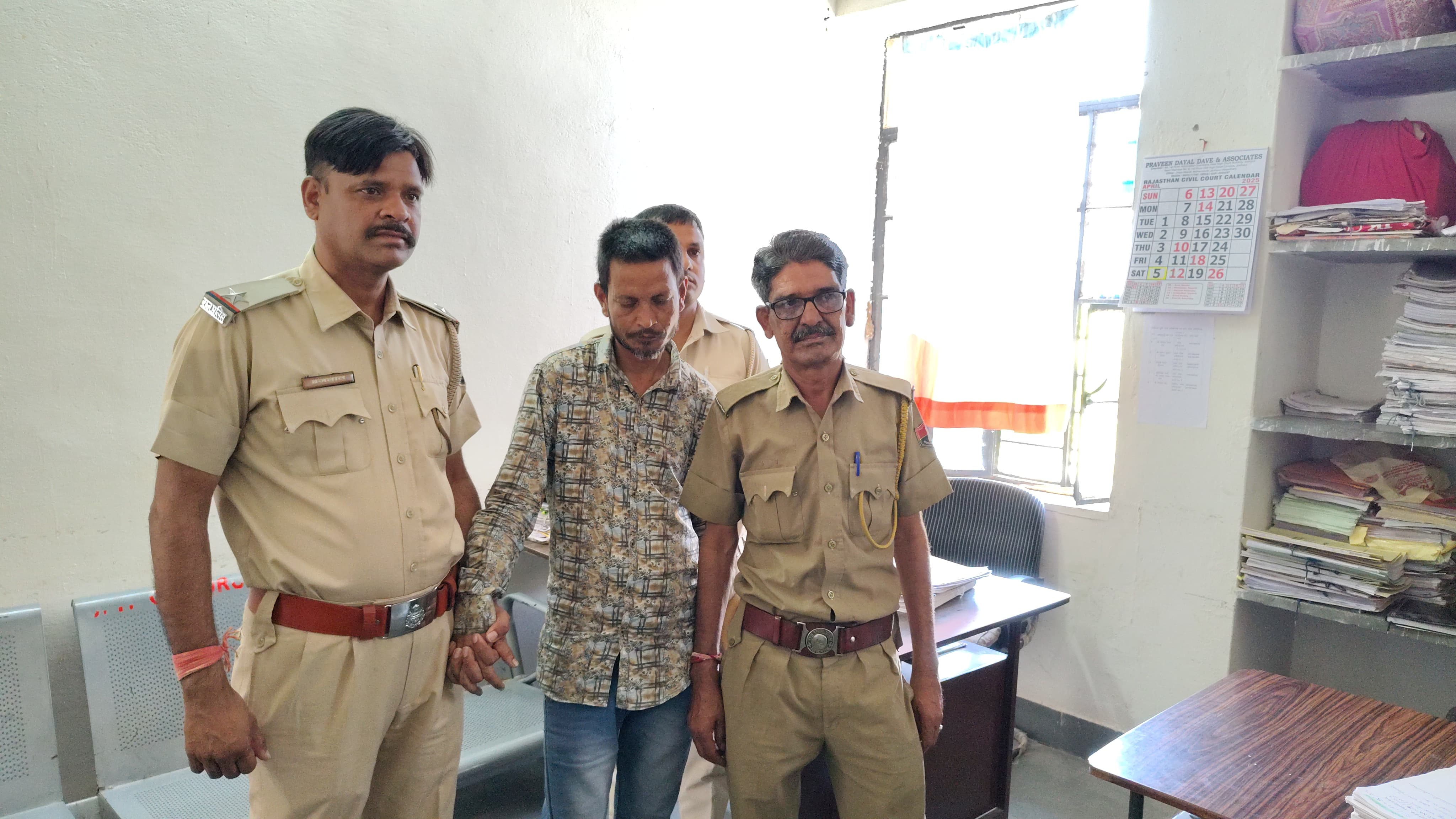 चित्तौड़गढ़ के पोक्सो कोर्ट ने दुष्कर्म के प्रयास के मामले में अभियुक्त को सुनाई सजा। चित्तौड़गढ़ के पोक्सो कोर्ट ने दुष्कर्म के प्रयास के मामले में अभियुक्त को सुनाई सजा।
