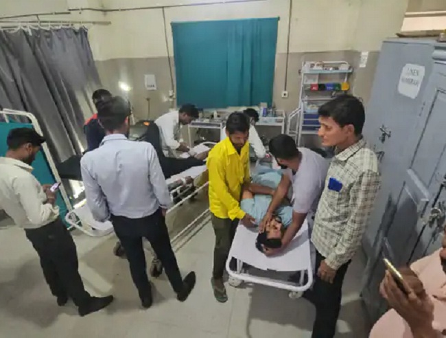 हादसे के बाद अस्पताल में घायल हादसे के बाद अस्पताल में घायल