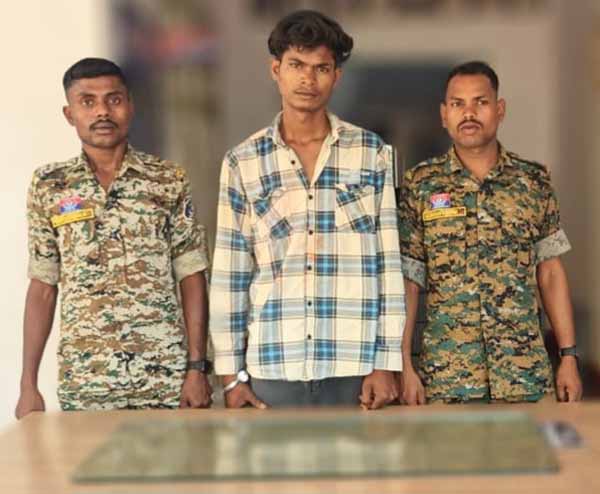 मोबाइल झपटमारी व स्कूटी चोरी का एक आरोपित गिरफ्तार मोबाइल झपटमारी व स्कूटी चोरी का एक आरोपित गिरफ्तार