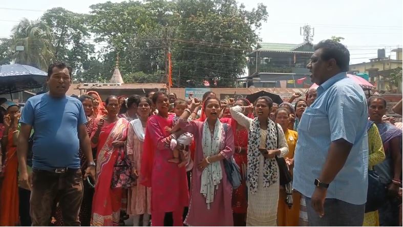 दुष्कर्म के दोषियों को कड़ी सजा की मांग में डीजेडसीकेएमयू का प्रदर्शन दुष्कर्म के दोषियों को कड़ी सजा की मांग में डीजेडसीकेएमयू का प्रदर्शन