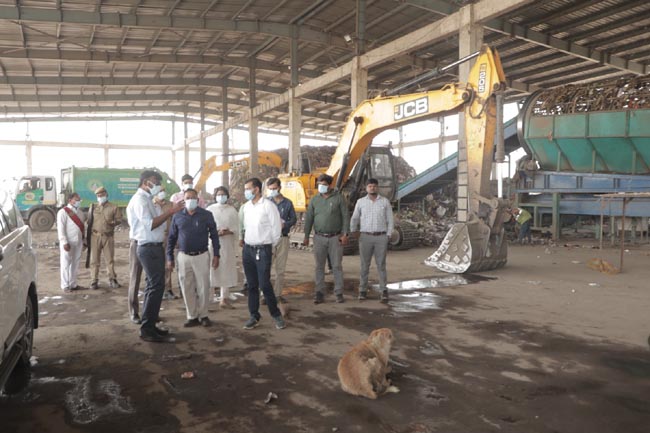 निरीक्षण करते नगर आयुक्त निरीक्षण करते नगर आयुक्त
