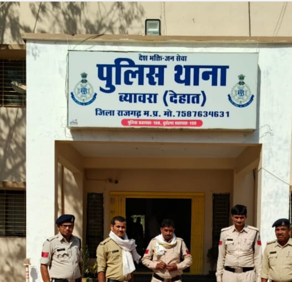मोबाइल छीनकर ले जाने के मामले में दो गिरफ्तार मोबाइल छीनकर ले जाने के मामले में दो गिरफ्तार