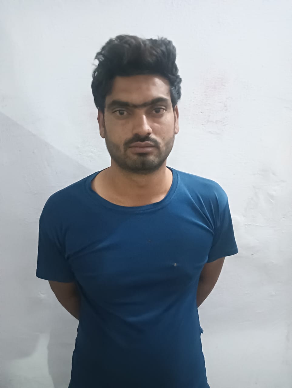 गिरफ्तार किया गया आरोपित गिरफ्तार किया गया आरोपित