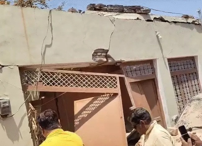 हादसे के बाद लोगों की भीड़ हादसे के बाद लोगों की भीड़