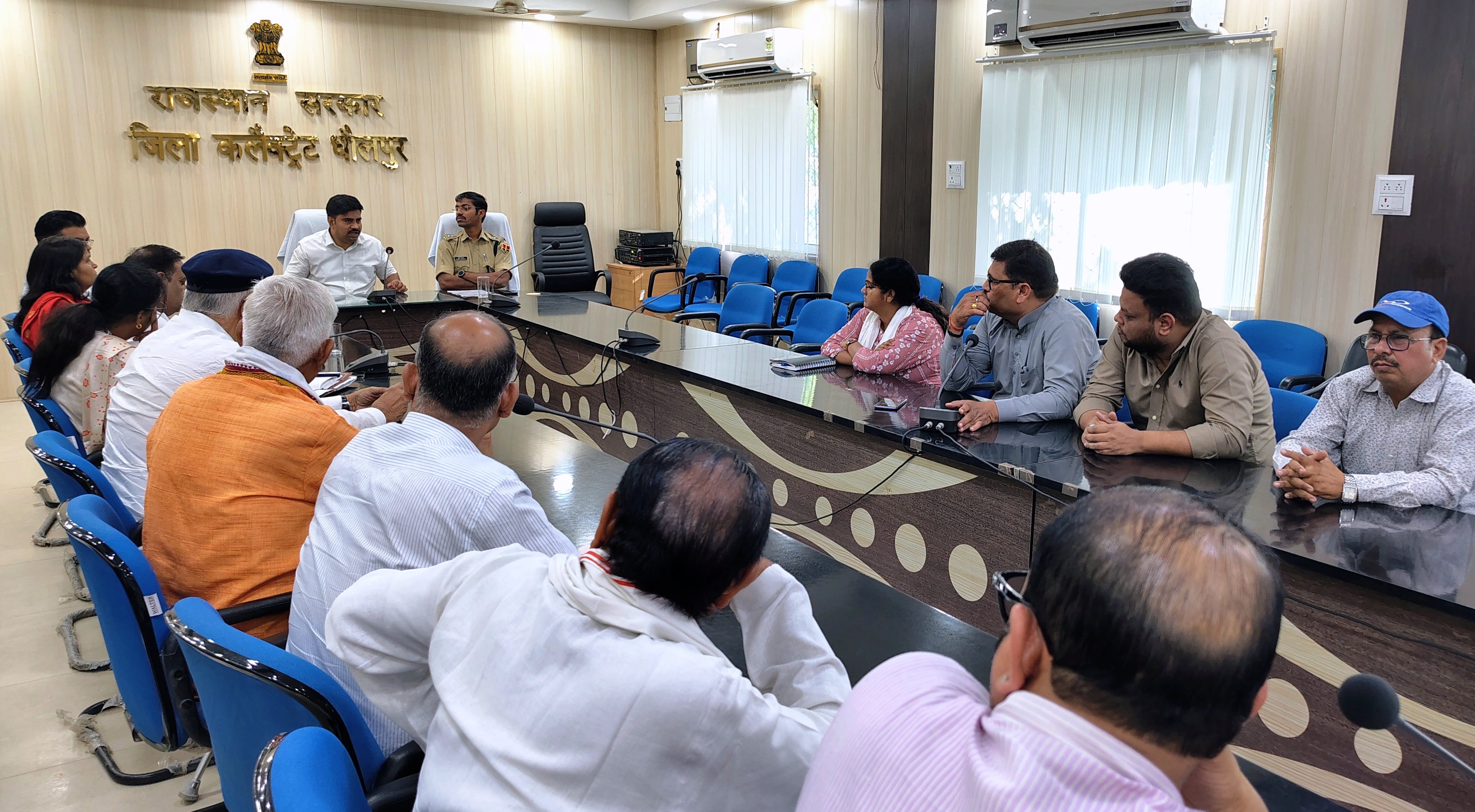 धौलपुर में शांति और सौहार्द बनाए रखना हमारा साझा दायित्व- डीएम धौलपुर में शांति और सौहार्द बनाए रखना हमारा साझा दायित्व- डीएम
