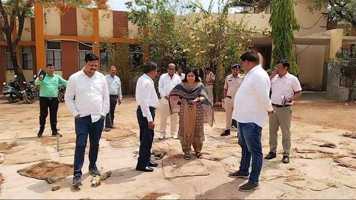 खरगोनः कलेक्टर ने किया सनावद के कॉलेज, अस्पताल एवं तहसील कार्यालय का निरीक्षण खरगोनः कलेक्टर ने किया सनावद के कॉलेज, अस्पताल एवं तहसील कार्यालय का निरीक्षण