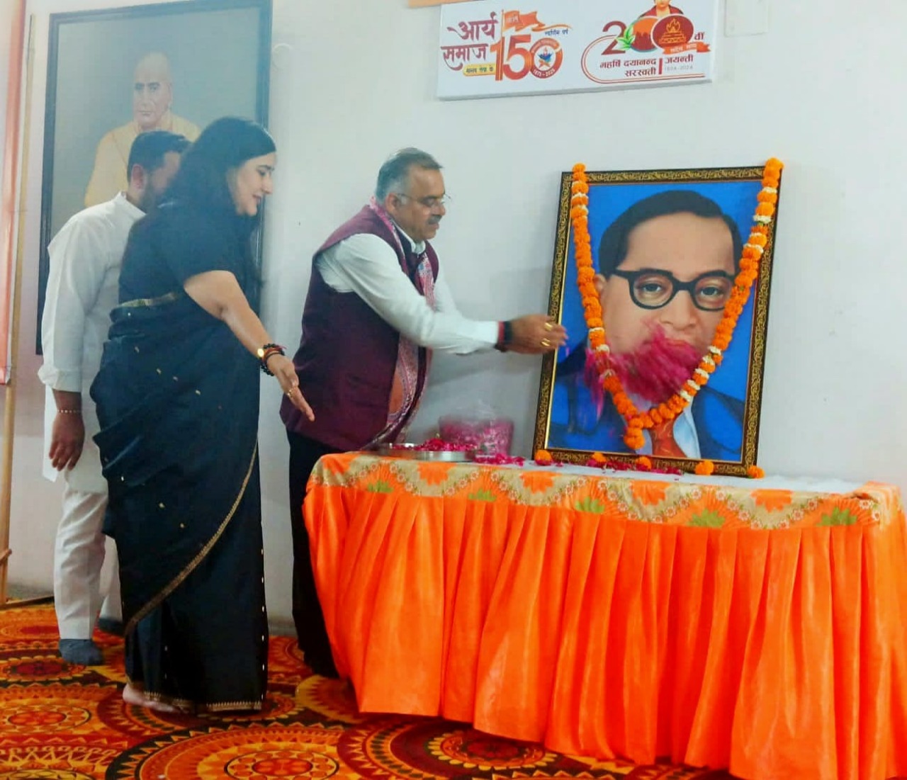 बाबा साहेब भीम राव आंबेडकर को श्रद्धांजलि देते तरुण चुघ बाबा साहेब भीम राव आंबेडकर को श्रद्धांजलि देते तरुण चुघ