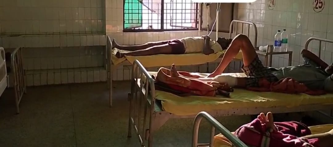 हादसे में घायल हुए लोग हॉस्पिटल में भर्ती हादसे में घायल हुए लोग हॉस्पिटल में भर्ती