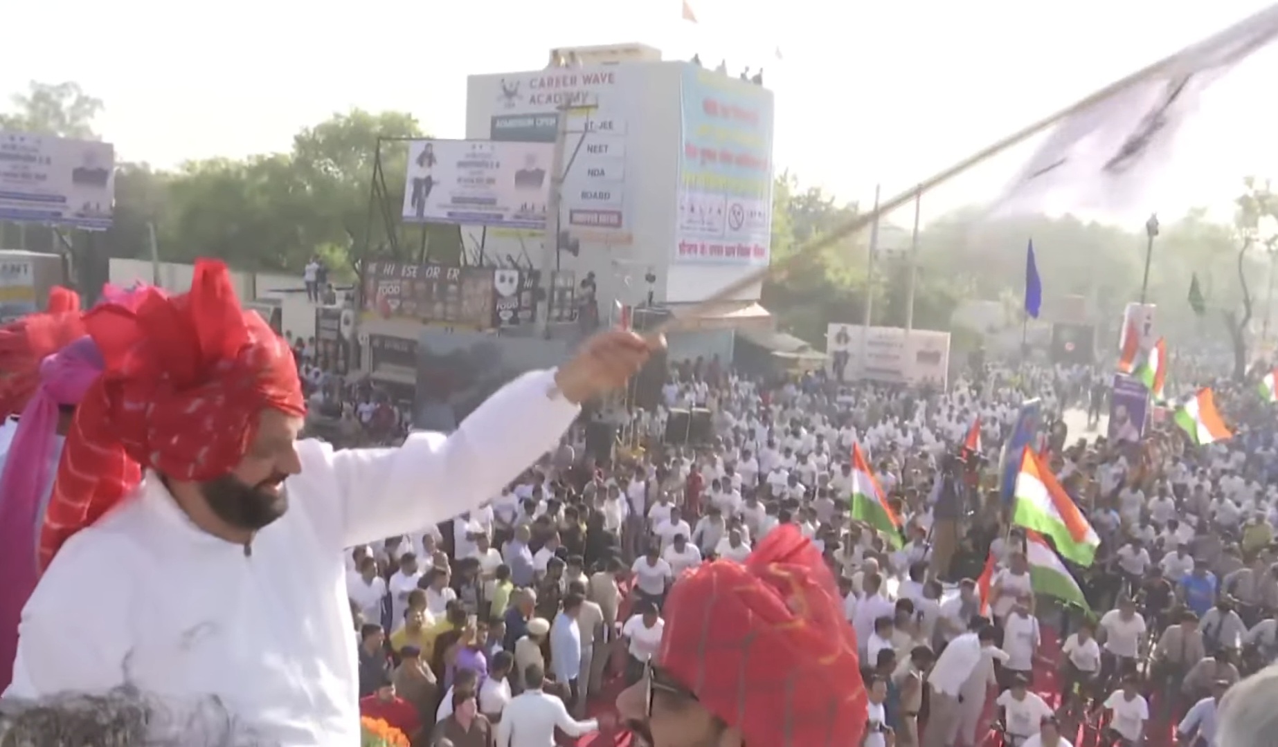झंडी दिखाई मुख्यमंत्री नायब सैनी झंडी दिखाई मुख्यमंत्री नायब सैनी
