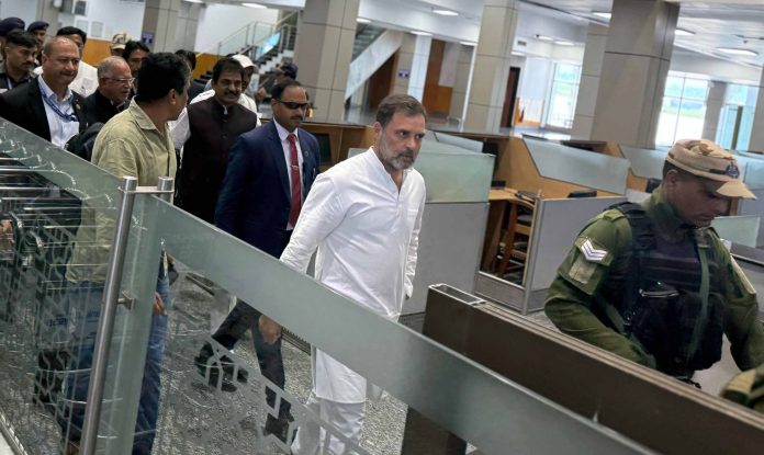 आतंकवाद के खिलाफ़ विपक्ष सरकार के साथ खड़ा है- राहुल गांधी आतंकवाद के खिलाफ़ विपक्ष सरकार के साथ खड़ा है- राहुल गांधी