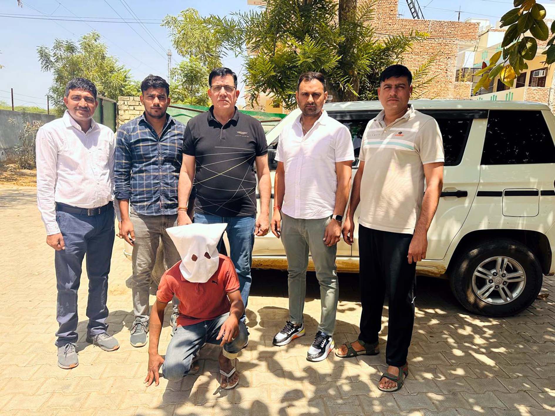 पकड़ा गया सिल्वर अपार्टमेंट में आग लगाने का आरोपी। पकड़ा गया सिल्वर अपार्टमेंट में आग लगाने का आरोपी।