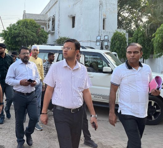 पीसीटीएस का निरीक्षण करते नगर आयुक्त गौरव (फोटो) पीसीटीएस का निरीक्षण करते नगर आयुक्त गौरव (फोटो)