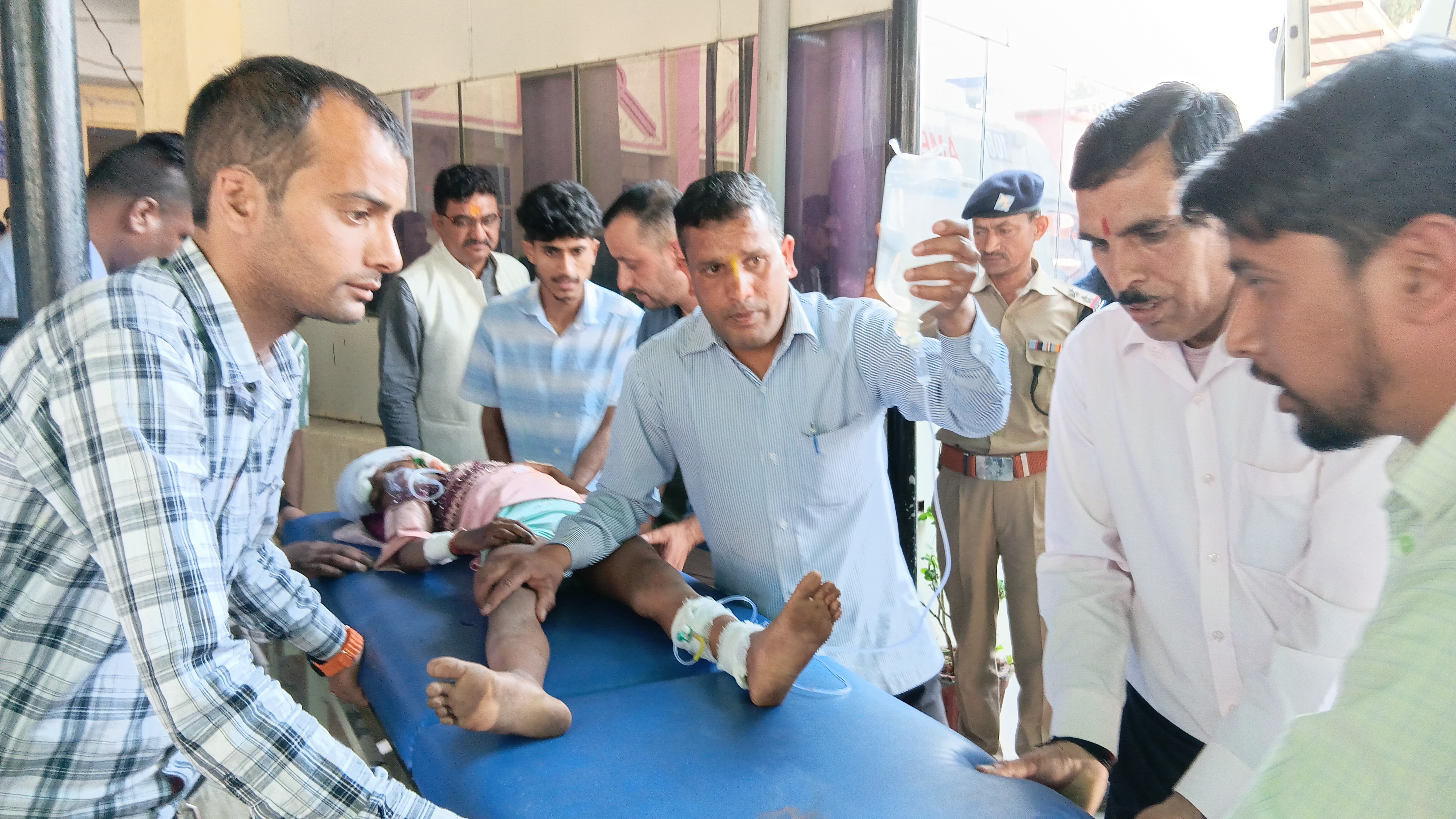 स्कूल सात बच्चो समेत नौ घायल स्कूल सात बच्चो समेत नौ घायल