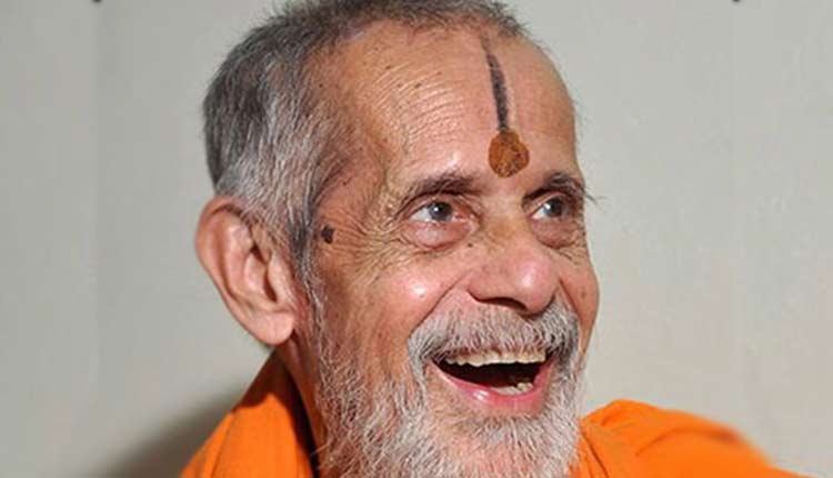 स्वामी विश्वेशतीर्थ (फाइल फोटो) स्वामी विश्वेशतीर्थ (फाइल फोटो)