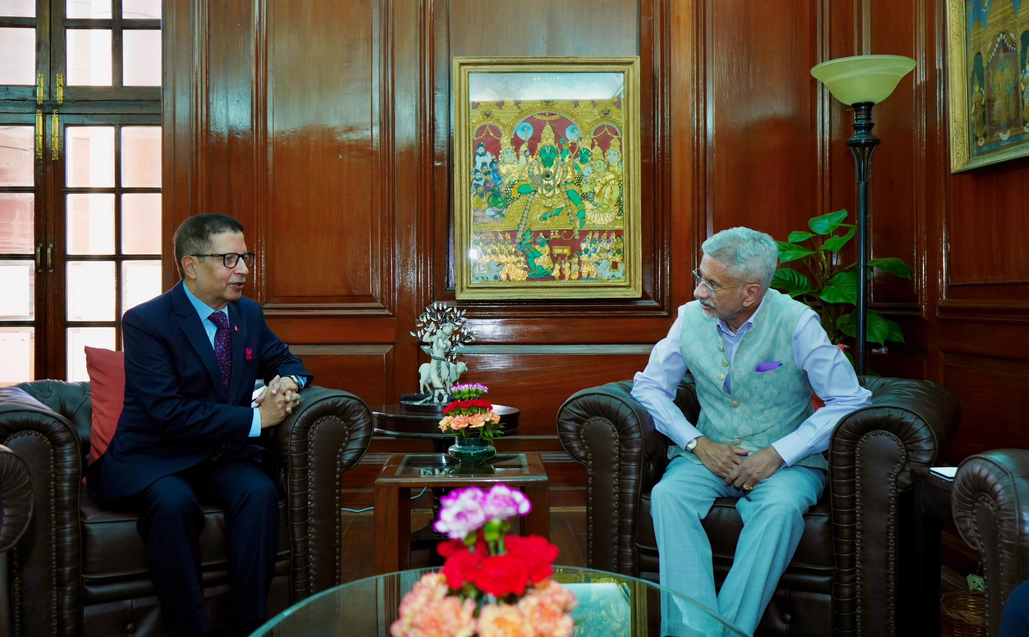 नेपाल के राजदूत से मुलाकात करते भारतीय विदेश मंत्री नेपाल के राजदूत से मुलाकात करते भारतीय विदेश मंत्री