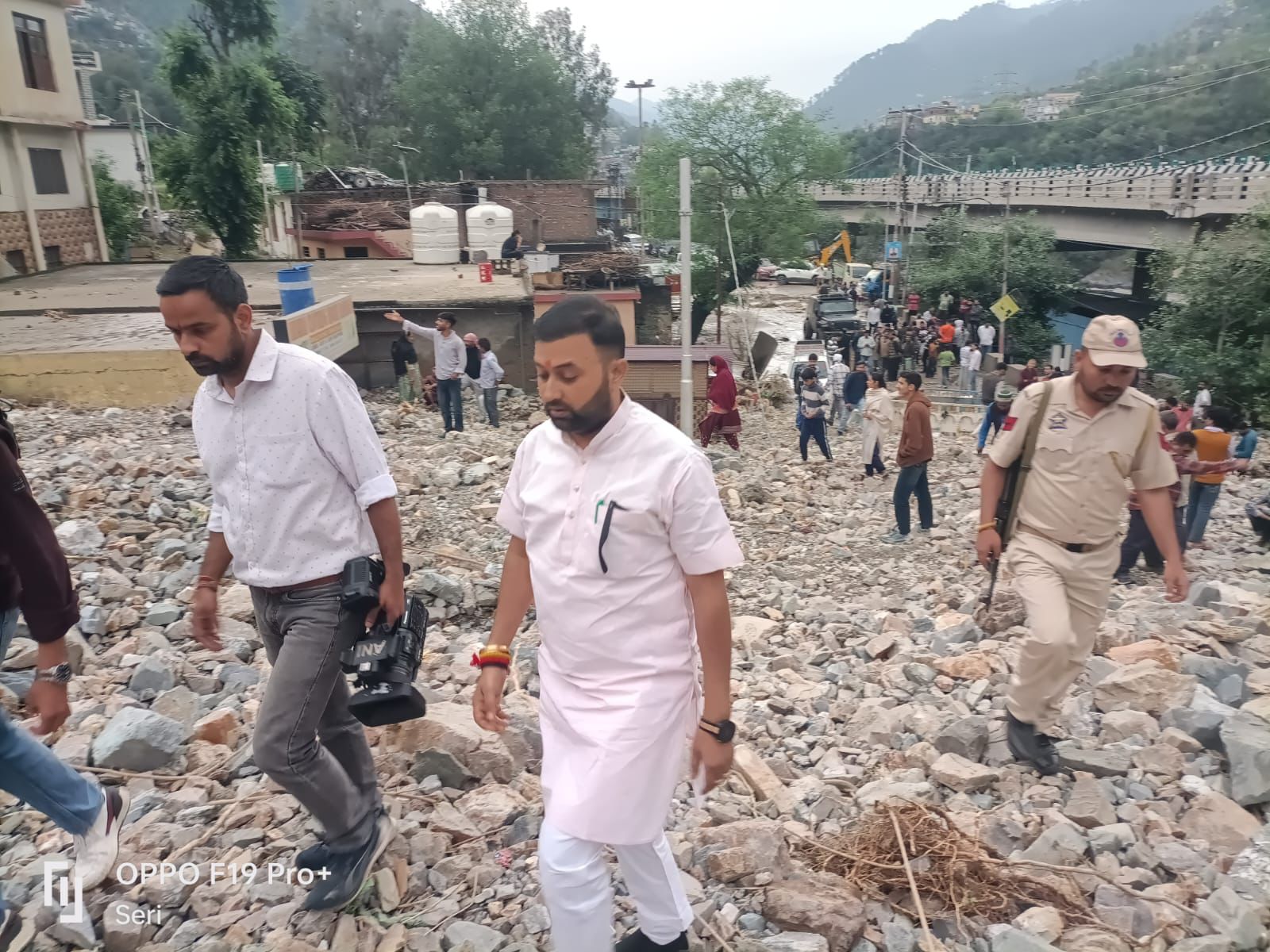 सरकार से रामबन में बादल फटने और बाढ़ पीड़ितों के पुनर्वास का आग्रह किया सरकार से रामबन में बादल फटने और बाढ़ पीड़ितों के पुनर्वास का आग्रह किया