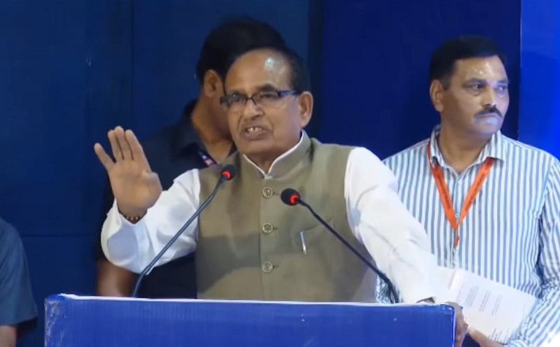 रोजगार मेले को संबोधित करते हुए केन्द्रीय मंत्री शिवराज सिंह रोजगार मेले को संबोधित करते हुए केन्द्रीय मंत्री शिवराज सिंह
