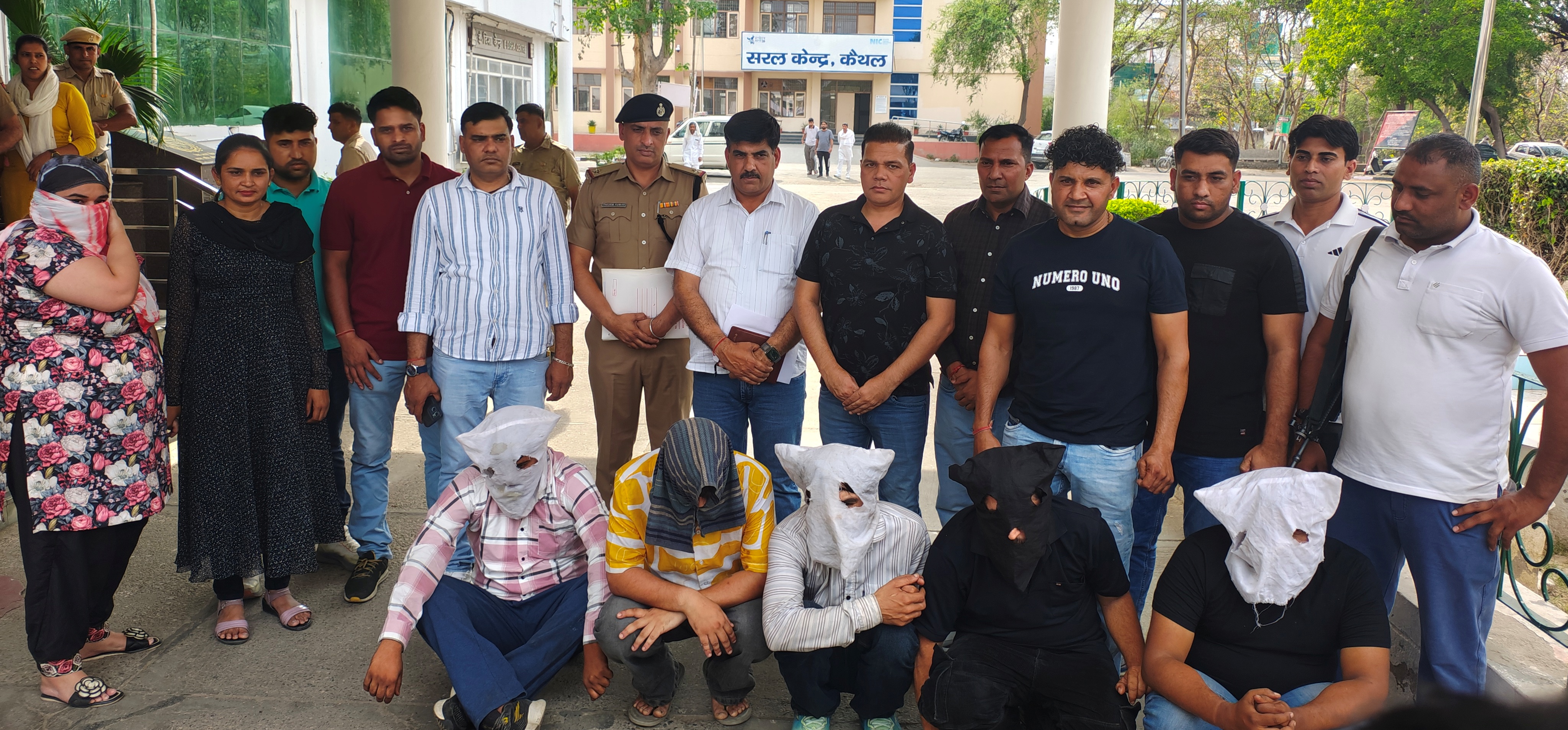 तथा पुलिस हिरासत मेें पकडे गए आरोपित। तथा पुलिस हिरासत मेें पकडे गए आरोपित।