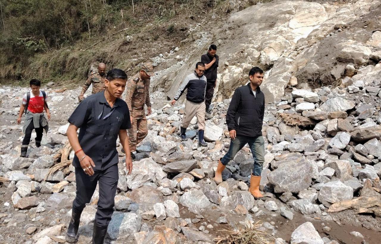 लाचेनमा फसेका पर्यटकहरूलाई आइतवार बिहानदेखि निकाल्न शुरू गरिने लाचेनमा फसेका पर्यटकहरूलाई आइतवार बिहानदेखि निकाल्न शुरू गरिने