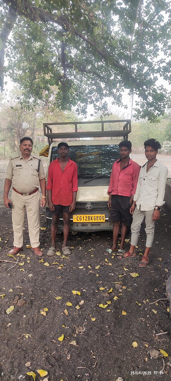 कटघोरा पुलिस ने किया कबाड़ चोरी के आरोप में तीन आरोपी गिरफ्तार कटघोरा पुलिस ने किया कबाड़ चोरी के आरोप में तीन आरोपी गिरफ्तार