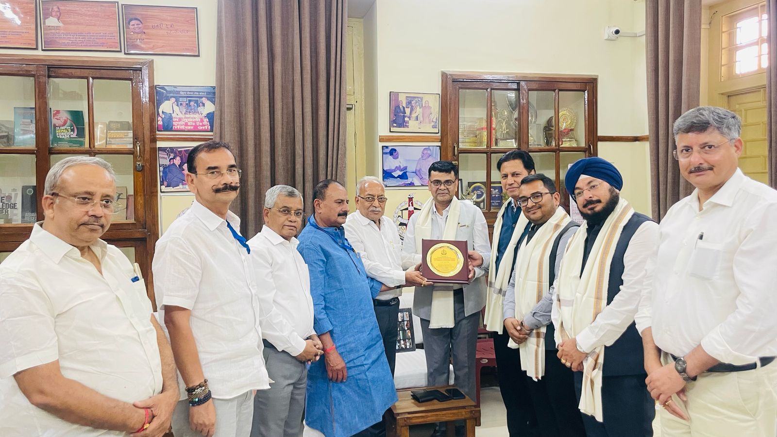 बिहार और झारखंड चेंबर की बैठक में मौजूद प्रतिनिधियों की तस्वीर बिहार और झारखंड चेंबर की बैठक में मौजूद प्रतिनिधियों की तस्वीर
