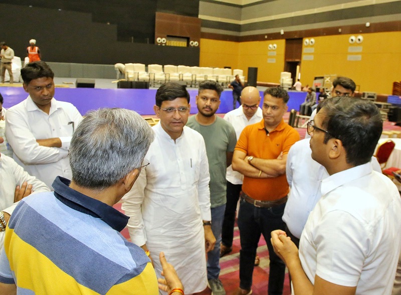 महापौर-एसीएस ने व्यवस्थाओं का लिया जायजा महापौर-एसीएस ने व्यवस्थाओं का लिया जायजा