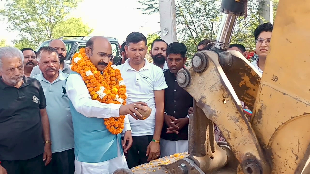 गुडा ब्राह्मणा के पटीयाड़ी में 2.24 करोड़ की लागत से बनने वाली सड़क का हुआ शुभारंभ गुडा ब्राह्मणा के पटीयाड़ी में 2.24 करोड़ की लागत से बनने वाली सड़क का हुआ शुभारंभ