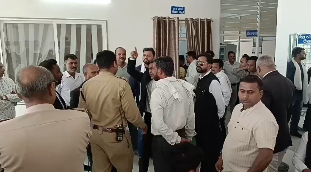 पुलिस वकील टकराव पुलिस वकील टकराव
