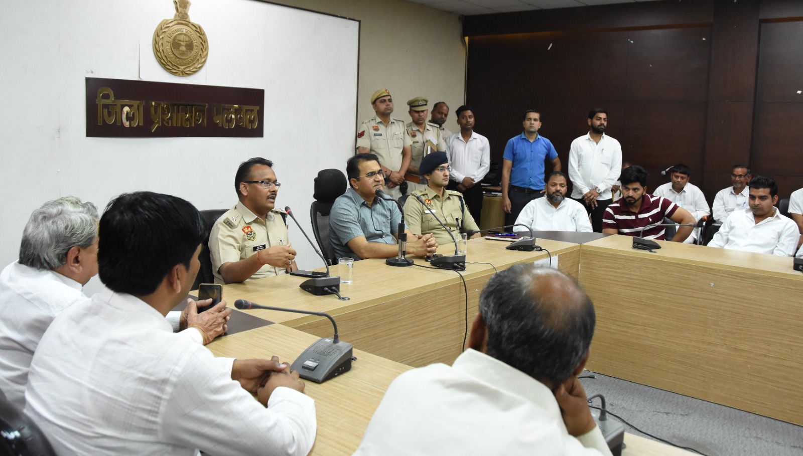 जिला उपायुक्त डॉक्टर हरीश कुमार वशिष्ठ वह जिला पुलिस अधीक्षक वरुण सिंगला जिला उपायुक्त डॉक्टर हरीश कुमार वशिष्ठ वह जिला पुलिस अधीक्षक वरुण सिंगला