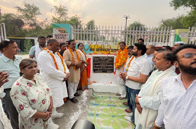 लोकार्पण करते महापौर लोकार्पण करते महापौर