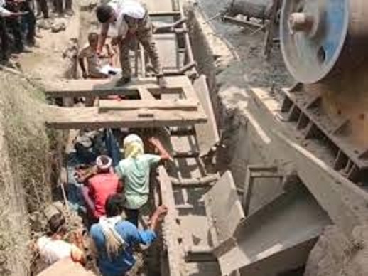 स्टोन-क्रेशर पट्टे में फंसने से नाबालिग मजदूर की मौत स्टोन-क्रेशर पट्टे में फंसने से नाबालिग मजदूर की मौत