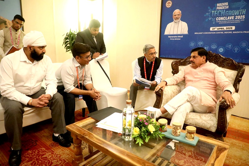 उद्योपतियों/निवेशकों से वन-ऑन-वन मीटिंग्स उद्योपतियों/निवेशकों से वन-ऑन-वन मीटिंग्स