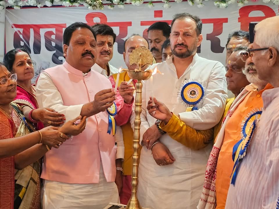 अररिया फोटो:विजयोत्सव महोत्सव का उद्घाटन करते मंत्री आर अन्य