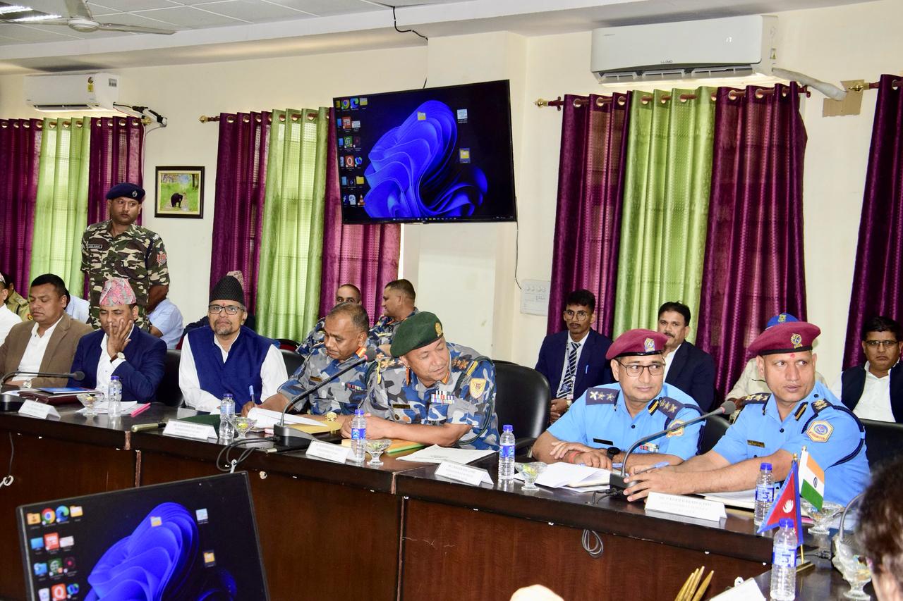 बैठक के दौरान दोनों देश के अधिकारी गण बैठक के दौरान दोनों देश के अधिकारी गण