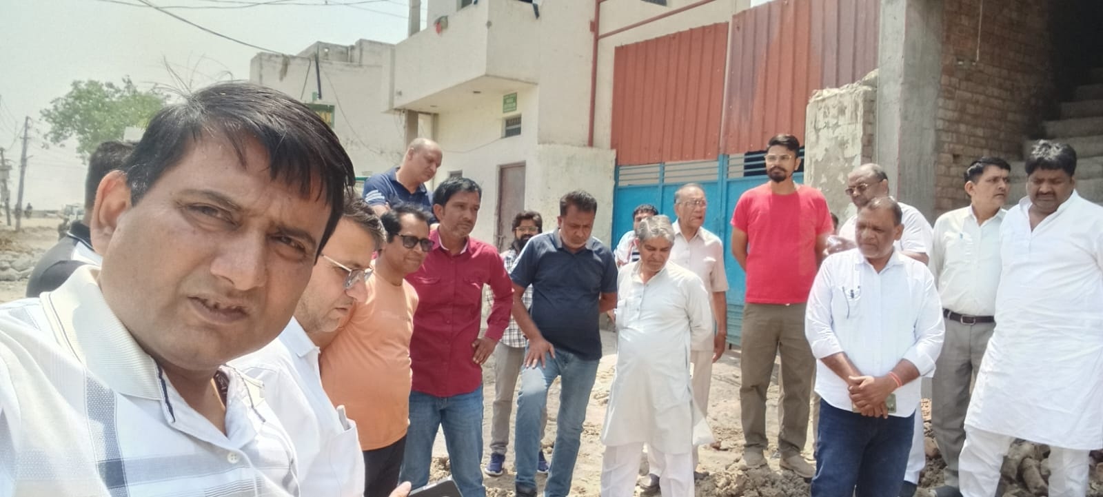 एकत्र हुए जय श्याम विहार व्यापार एसोसिएशन के पदाधिकारी व सदस्य। एकत्र हुए जय श्याम विहार व्यापार एसोसिएशन के पदाधिकारी व सदस्य।