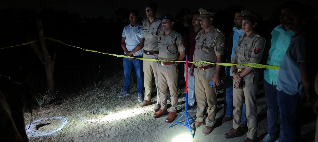 मौके पर मौजूद पुलिस टीम मौके पर मौजूद पुलिस टीम