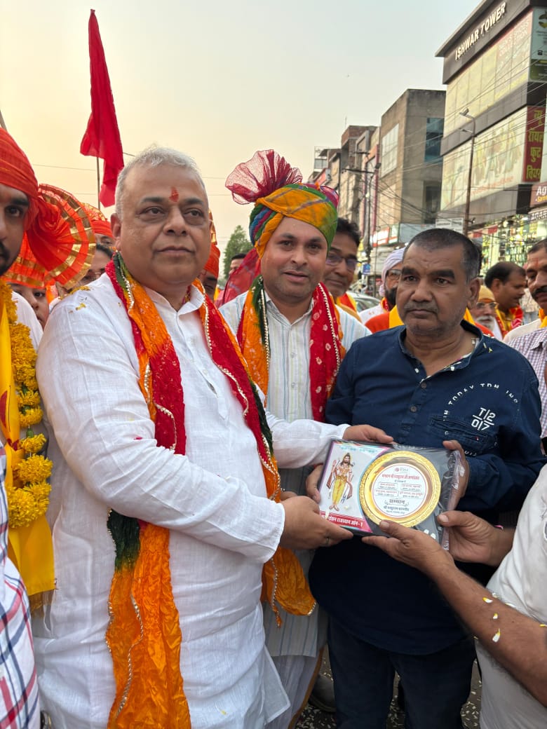 विप्र फाउंडेशन की भव्य शोभायात्रा,रथ में विराजे भगवान श्री परशुराम