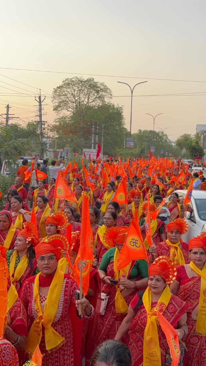 विप्र फाउंडेशन की भव्य शोभायात्रा,रथ में विराजे भगवान श्री परशुराम विप्र फाउंडेशन की भव्य शोभायात्रा,रथ में विराजे भगवान श्री परशुराम
