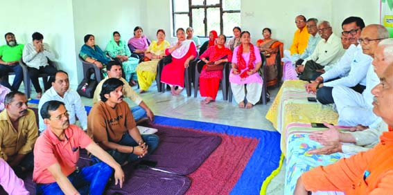 श्रद्धांजलि सभा के दौरान उपस्थित स्वतंत्रता सेनानी परिवार श्रद्धांजलि सभा के दौरान उपस्थित स्वतंत्रता सेनानी परिवार