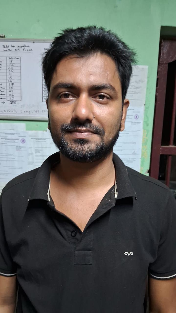 पहलगाम घटना पर पोस्ट को लेकर कछार पुलिस द्वारा गिरफ्तार अधिवक्ता की तस्वीर। पहलगाम घटना पर पोस्ट को लेकर कछार पुलिस द्वारा गिरफ्तार अधिवक्ता की तस्वीर।