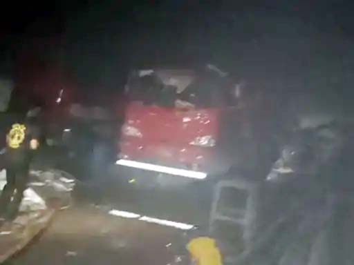 सर्विसिंग कंपनी में खड़ी फायर बिग्रेड की गाड़ी जली। सर्विसिंग कंपनी में खड़ी फायर बिग्रेड की गाड़ी जली।