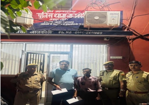 आईपीएल टिकट की कालाबाजारी करते दो गिरफ्तार आईपीएल टिकट की कालाबाजारी करते दो गिरफ्तार