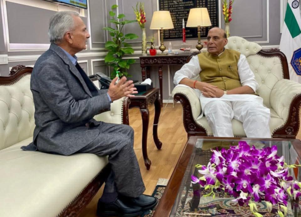 भारत के रक्षा मंत्री राजनाथ सिंह से मुलाकात करते नेपाल के पूर्व प्रधानमंत्री डा बाबूराम भट्टराई भारत के रक्षा मंत्री राजनाथ सिंह से मुलाकात करते नेपाल के पूर्व प्रधानमंत्री डा बाबूराम भट्टराई