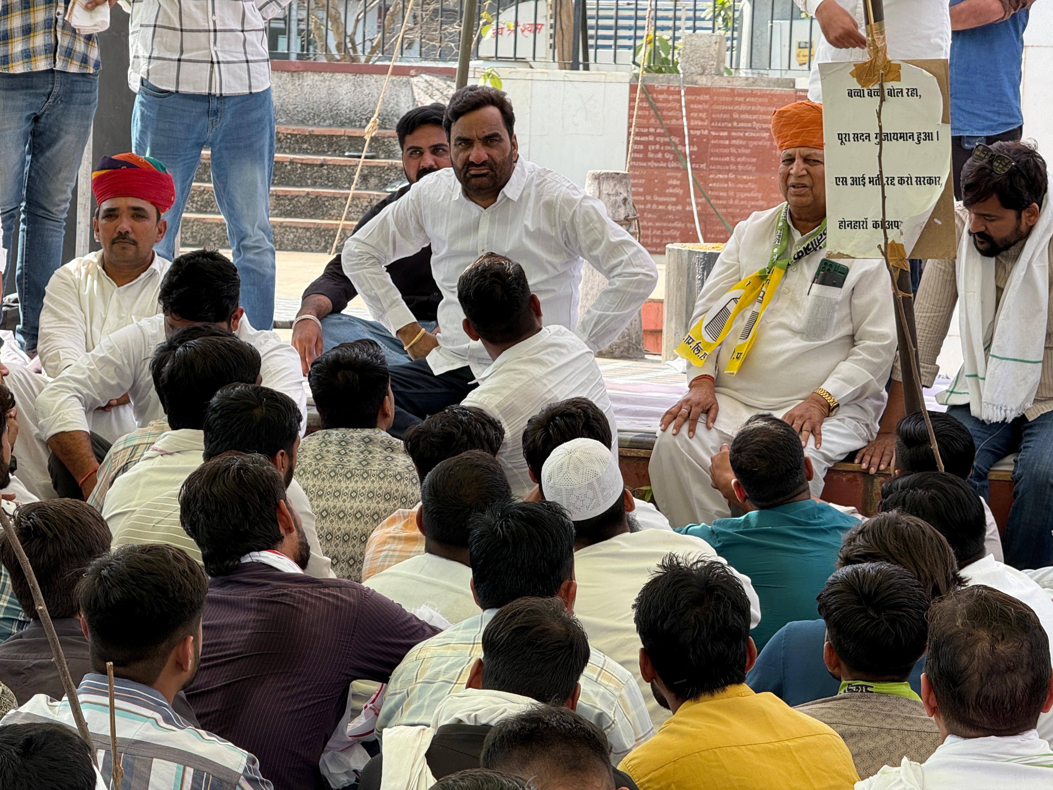 आंदोलन को देंगे बड़ा रूप,कांग्रेस असली मुद्दों के संघर्ष में गायब: हनुमान बेनीवाल आंदोलन को देंगे बड़ा रूप,कांग्रेस असली मुद्दों के संघर्ष में गायब: हनुमान बेनीवाल