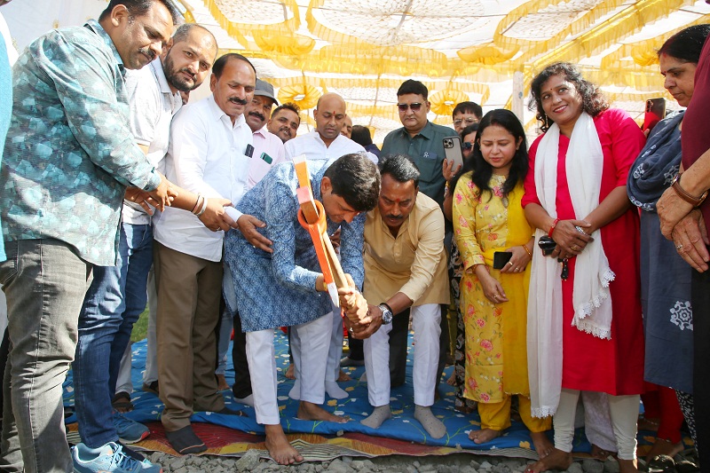 मंत्री सिलावट ने वार्ड क्रमांक 36 में विकास कार्यों का किया भूमि पूजन मंत्री सिलावट ने वार्ड क्रमांक 36 में विकास कार्यों का किया भूमि पूजन