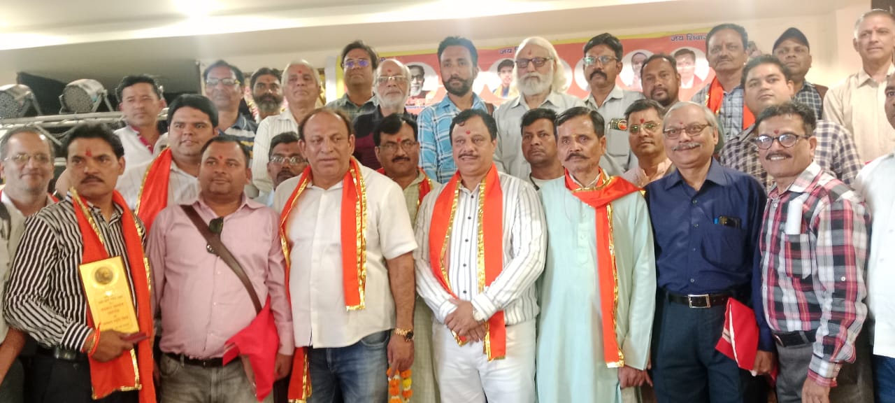 शिवसेना उद्धव बाला साहब ठाकरे गुट ने आयोजित किया पत्रकार सम्मान समारोह संपन्न शिवसेना उद्धव बाला साहब ठाकरे गुट ने आयोजित किया पत्रकार सम्मान समारोह संपन्न