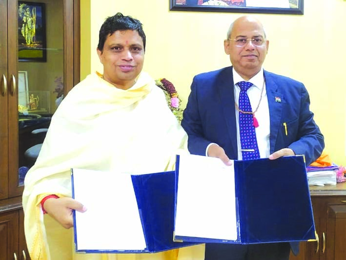 समझौता ज्ञापन पर हस्ताक्षर के दौरान समझौता ज्ञापन पर हस्ताक्षर के दौरान